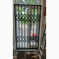 Раздвижные решетки металлические на двери, окна, балконывитрины. Производство и установкa
