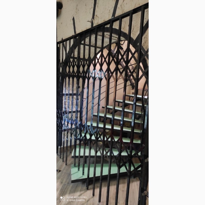Фото 15. Раздвижные решетки металлические на двери, окна, балконывитрины. Производство и установкa