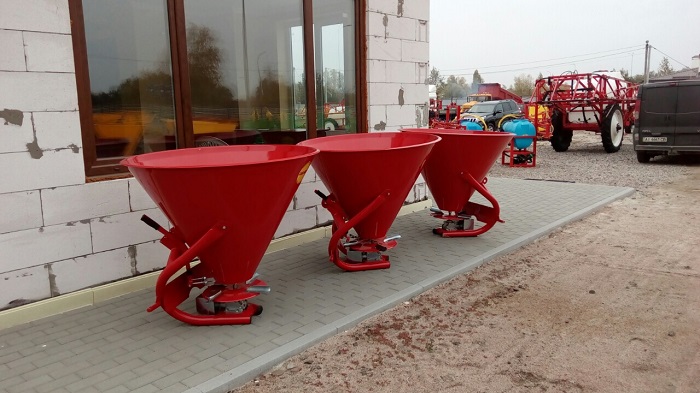 Фото 2. Тракторный навесной разбрасыватель на 500 кг фирмы Jar-Met Польша