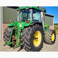 Трактор John Deere 8200